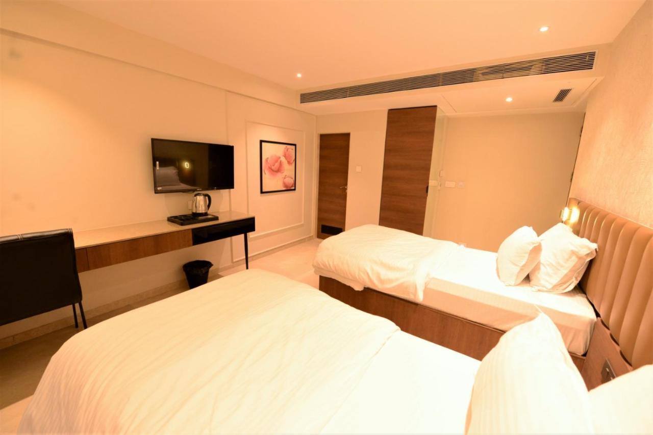 Hotel Anupam Residency Bombay Eksteriør billede